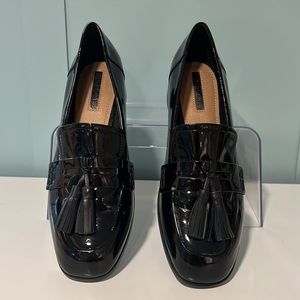 Tahari ‘Tina’ Tassel Black Patent Leather Preppy Schoolgirl‎ Loafers. Size 6.